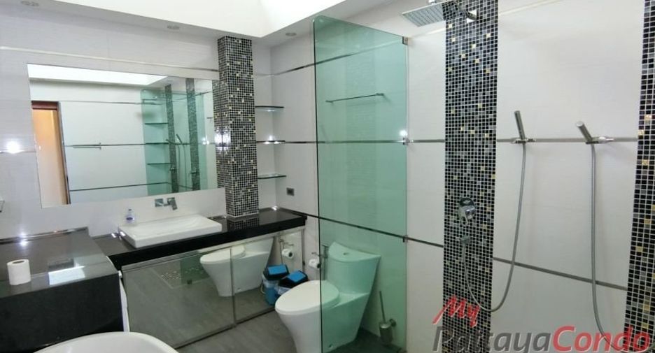 For sale 4 bedrooms villa in Bang Lamung, Chonburi