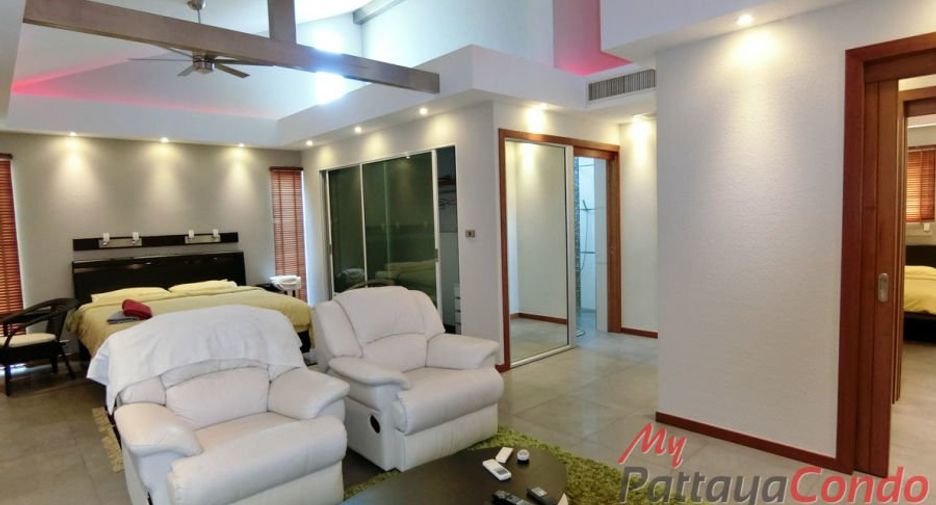 For sale 4 bedrooms villa in Bang Lamung, Chonburi