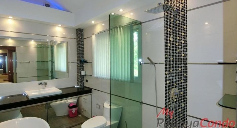 For sale 4 bedrooms villa in Bang Lamung, Chonburi