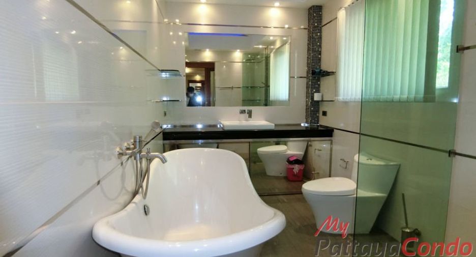 For sale 4 bedrooms villa in Bang Lamung, Chonburi