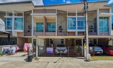 À vendre 3 chambres maison de ville à Mueang Pathum Thani, Pathum Thani