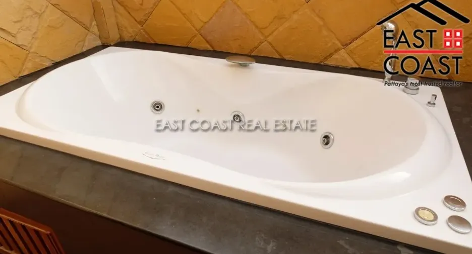 Haus zur Miete mit 5 Zimmer in Bang Lamung, Chonburi