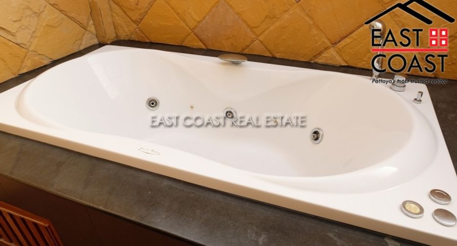 Casa en alquiler de 5 habitaciones en Bang Lamung, Chonburi