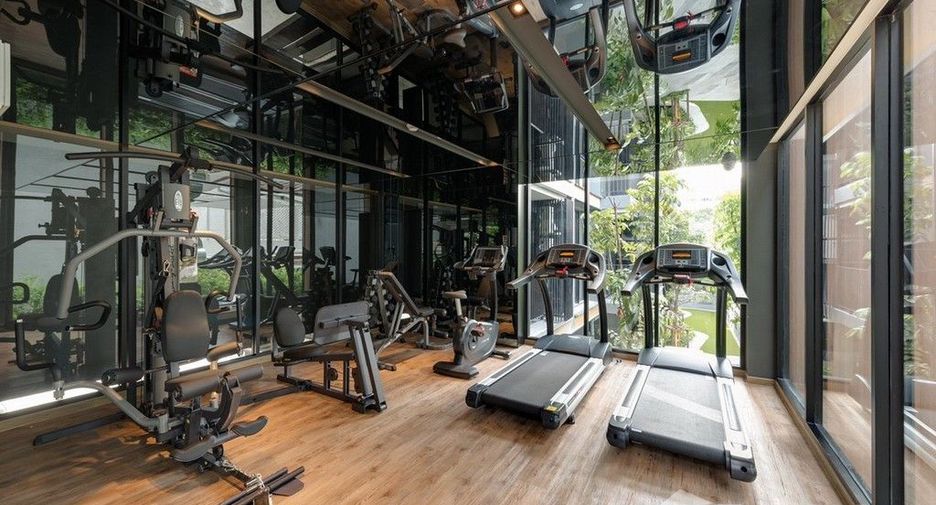 For sale 2 bed condo in Phaya Thai, Bangkok
