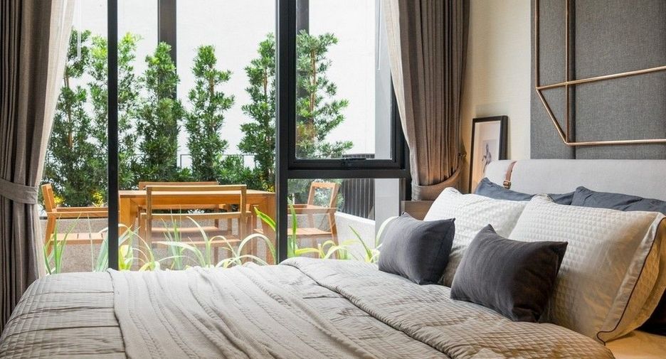 For sale 2 bed condo in Phaya Thai, Bangkok