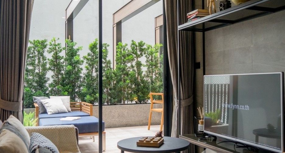 For sale 2 bed condo in Phaya Thai, Bangkok