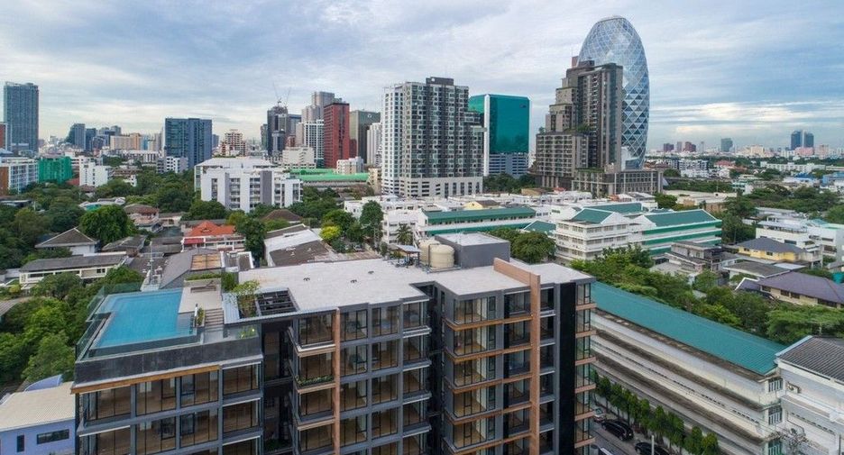 For sale 2 bed condo in Phaya Thai, Bangkok
