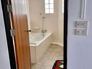 For rent 8 bed office in Khlong Toei, Bangkok