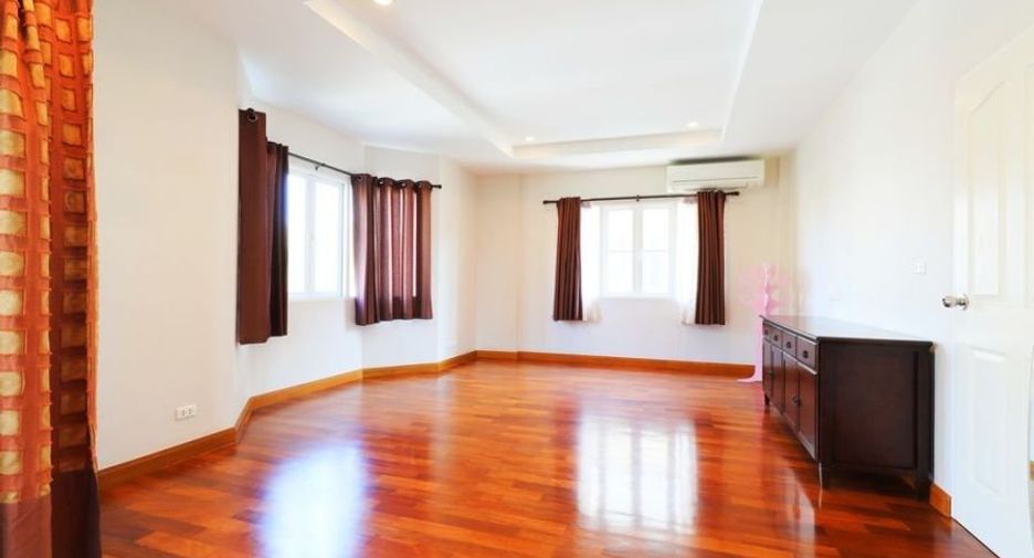 For sale 3 bedrooms house in Pak Kret, Nonthaburi