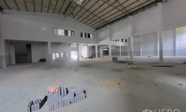 Almacén en alquiler y en venta en Bang Phli, Samut Prakan