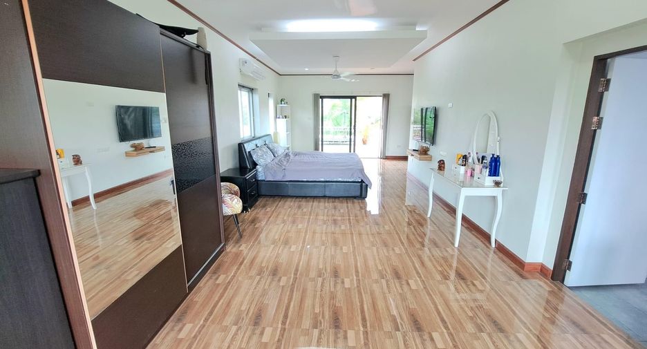 For sale 5 bed house in Sattahip, Chonburi