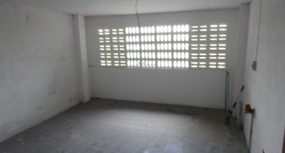 Local comercial en venta de 3 habitaciones en Khlong Sam Wa, Bangkok