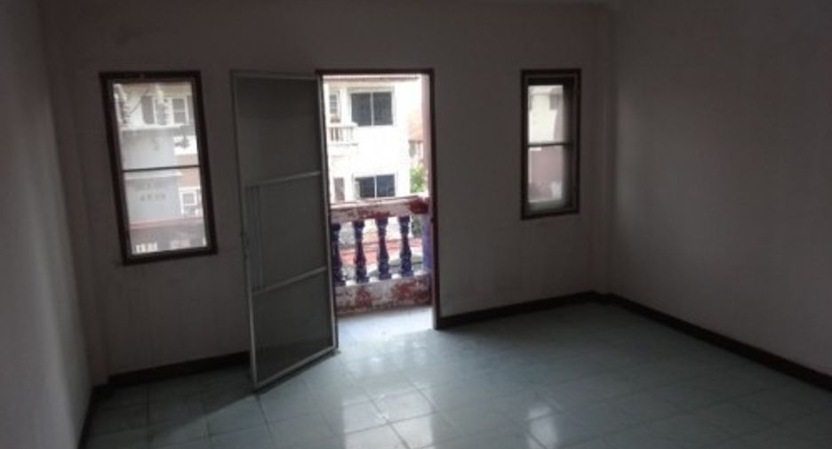 Local comercial en venta de 3 habitaciones en Khlong Sam Wa, Bangkok