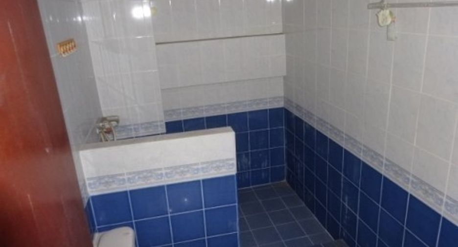 Local comercial en venta de 3 habitaciones en Khlong Sam Wa, Bangkok