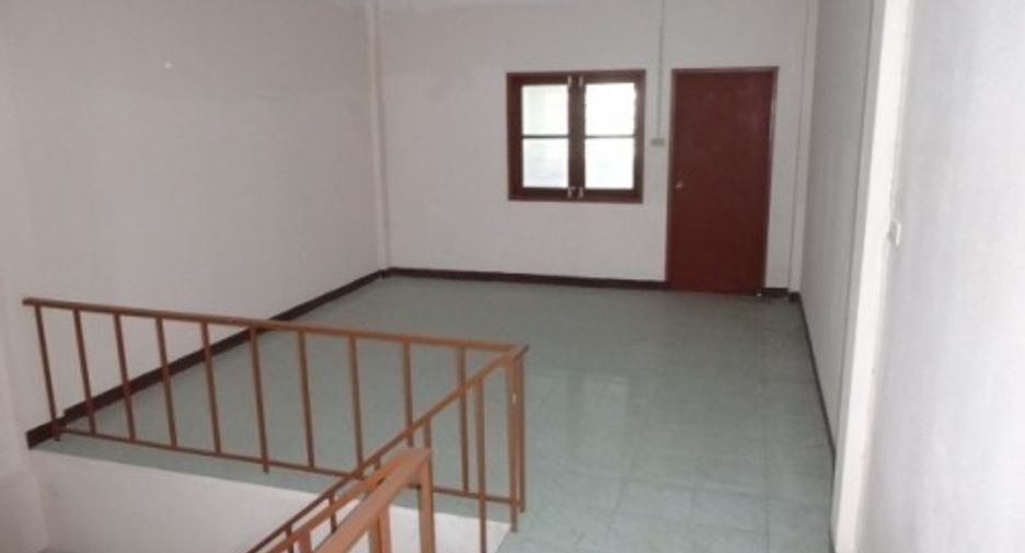 Local comercial en venta de 3 habitaciones en Khlong Sam Wa, Bangkok