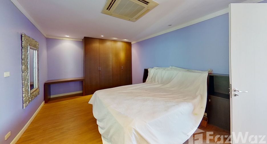 For rent 4 bed condo in Yan Nawa, Bangkok
