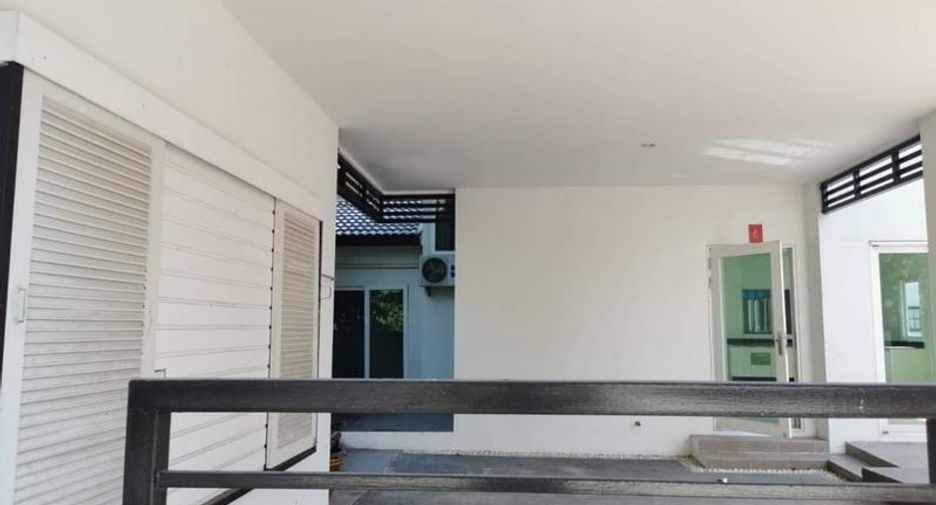 For rent 5 Beds townhouse in Khlong Toei, Bangkok