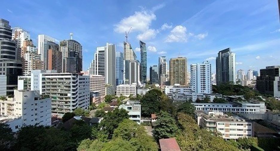 For rent 3 bedrooms condo in Khlong Toei, Bangkok