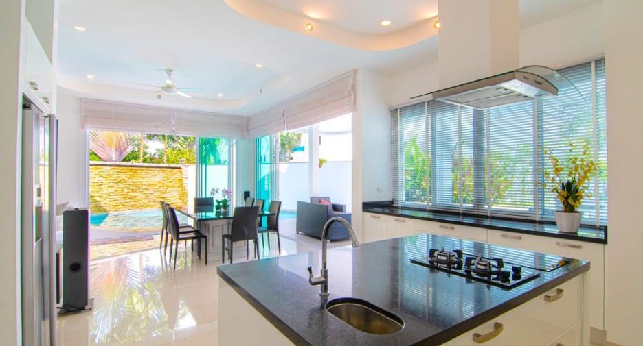For rent and for sale 4 bedrooms villa in Mueang Phuket, Phuket