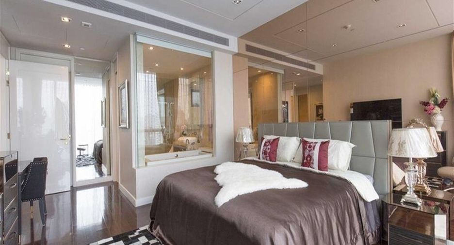 For rent and for sale 2 bedrooms condo in Khlong Toei, Bangkok