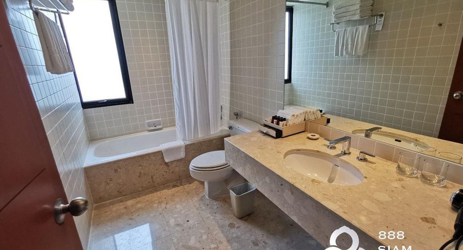 For rent 3 bedrooms condo in Yan Nawa, Bangkok