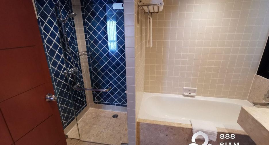 For rent 3 bedrooms condo in Yan Nawa, Bangkok