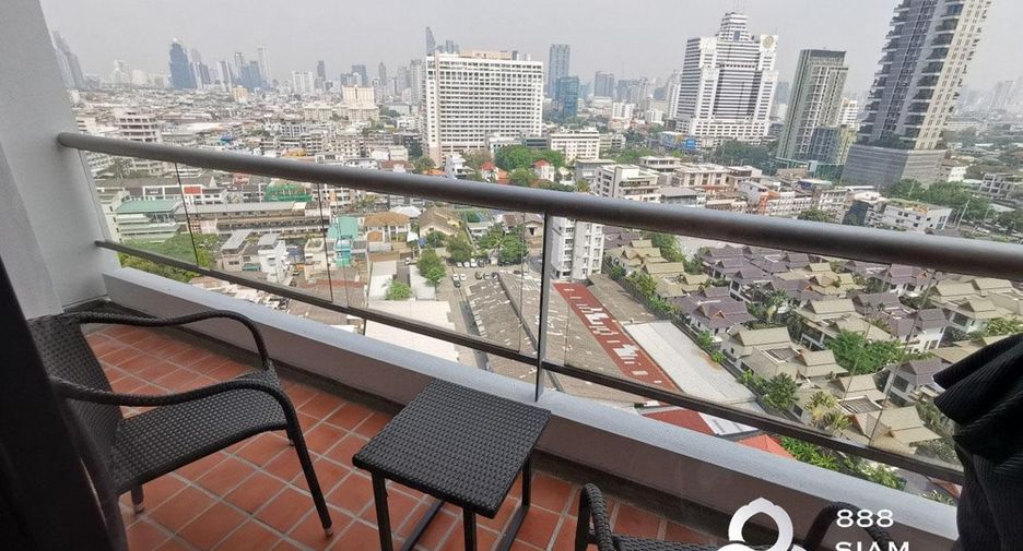 For rent 3 bedrooms condo in Yan Nawa, Bangkok