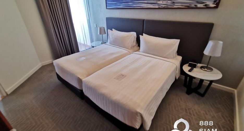 For rent 3 bedrooms condo in Yan Nawa, Bangkok