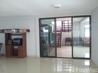 For rent 4 bed house in Huai Khwang, Bangkok