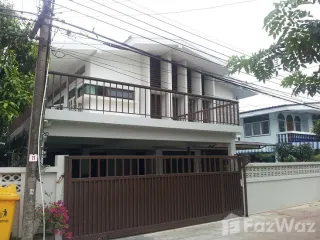 For rent 4 bed house in Huai Khwang, Bangkok