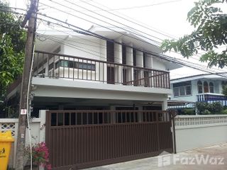 For rent 4 Beds house in Huai Khwang, Bangkok