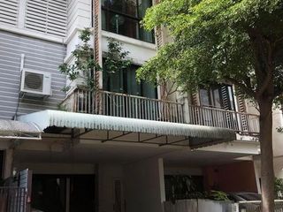 For sale 1 bed townhouse in Phra Khanong, Bangkok