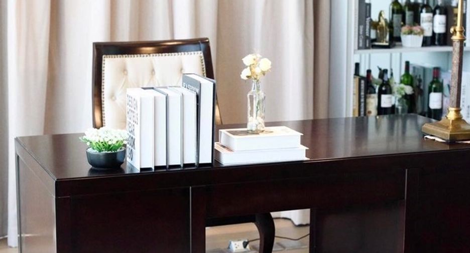 Condo en alquiler y en venta de 3 habitaciones en Khlong Toei, Bangkok