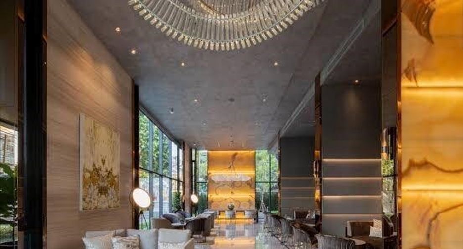 Condo en alquiler y en venta de 3 habitaciones en Khlong Toei, Bangkok