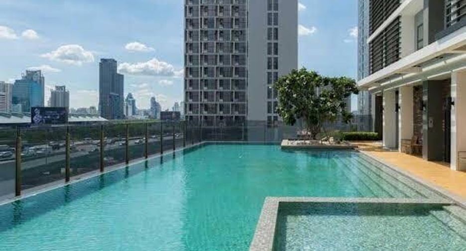 Condo en alquiler y en venta de 3 habitaciones en Khlong Toei, Bangkok