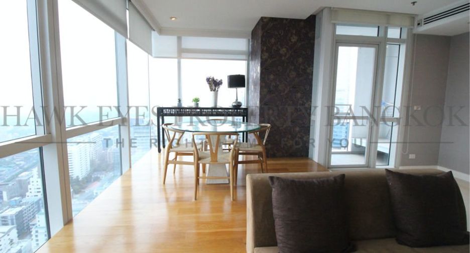 For rent 3 bedrooms condo in Pathum Wan, Bangkok