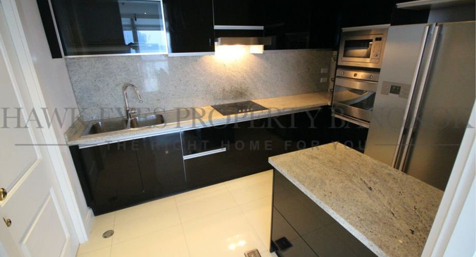 For rent 3 bedrooms condo in Pathum Wan, Bangkok