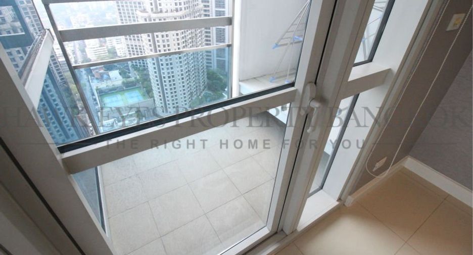 For rent 3 bedrooms condo in Pathum Wan, Bangkok