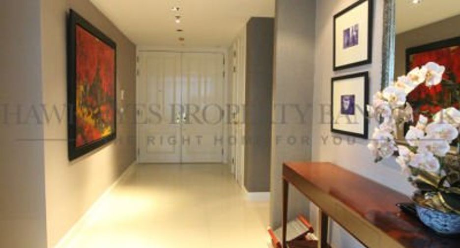 For rent 3 bedrooms condo in Pathum Wan, Bangkok
