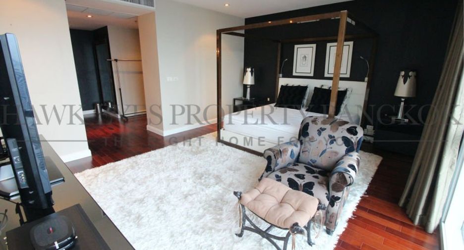 For rent 3 bedrooms condo in Pathum Wan, Bangkok