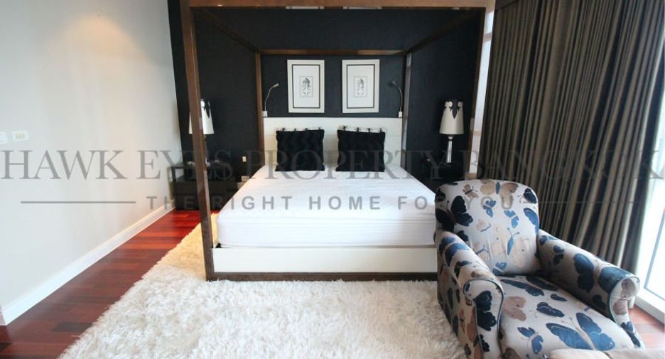 For rent 3 bedrooms condo in Pathum Wan, Bangkok