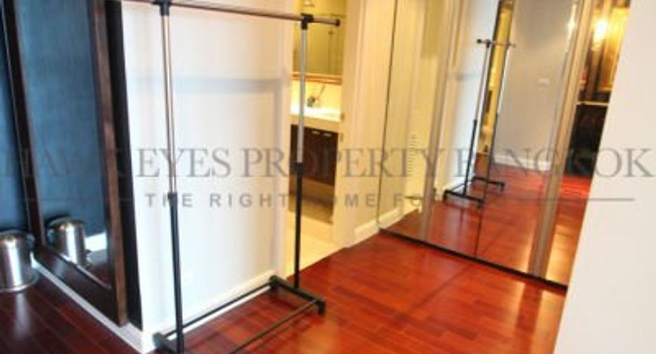 For rent 3 bedrooms condo in Pathum Wan, Bangkok