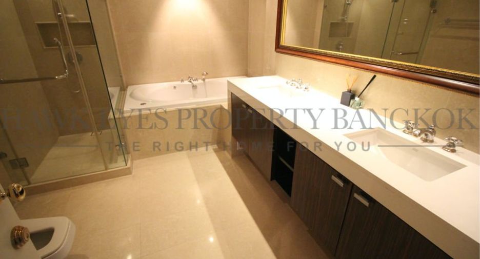 For rent 3 bedrooms condo in Pathum Wan, Bangkok