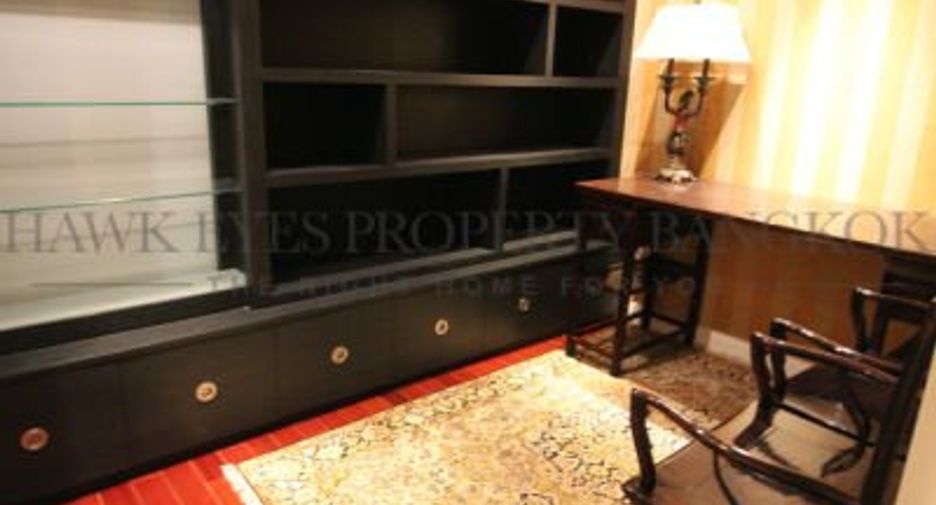 For rent 3 bedrooms condo in Pathum Wan, Bangkok