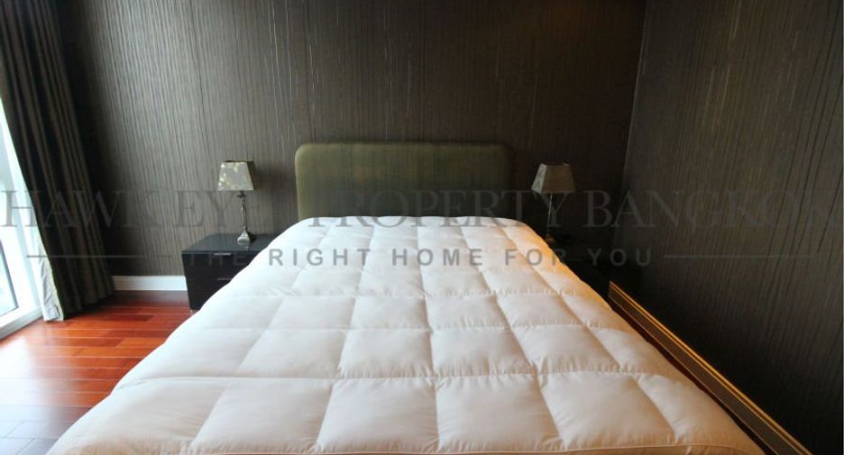 For rent 3 bedrooms condo in Pathum Wan, Bangkok