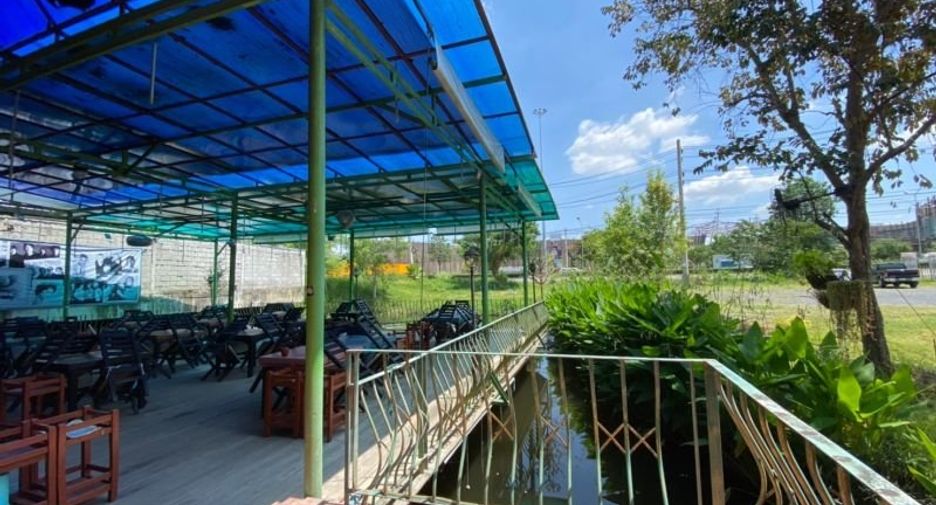 À vendre local commercial à Mueang Chiang Mai, Chiang Mai