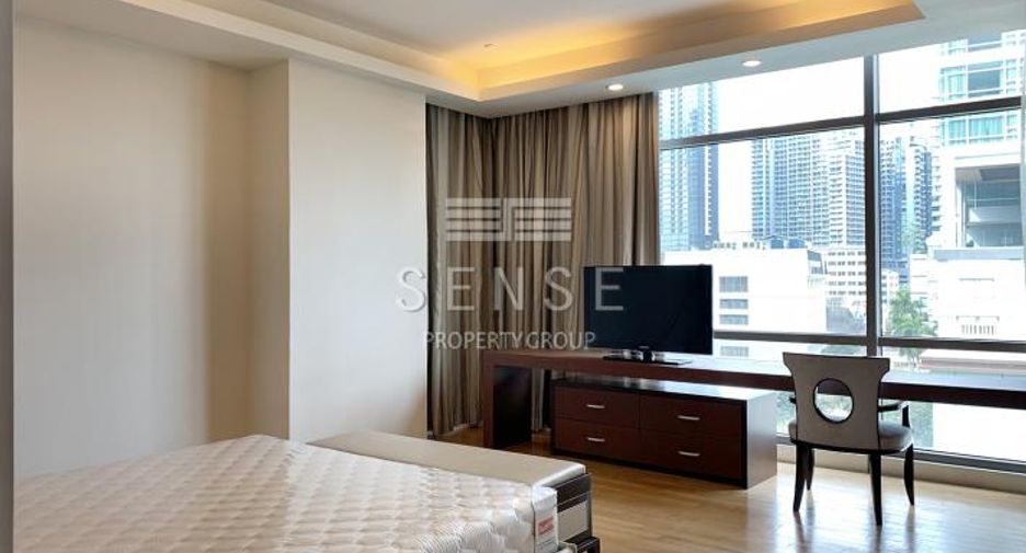 For rent 3 bedrooms condo in Watthana, Bangkok