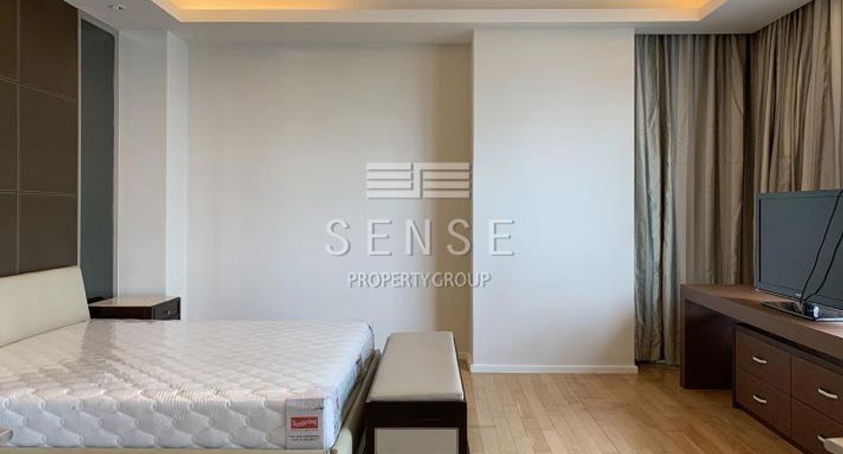 For rent 3 bedrooms condo in Watthana, Bangkok