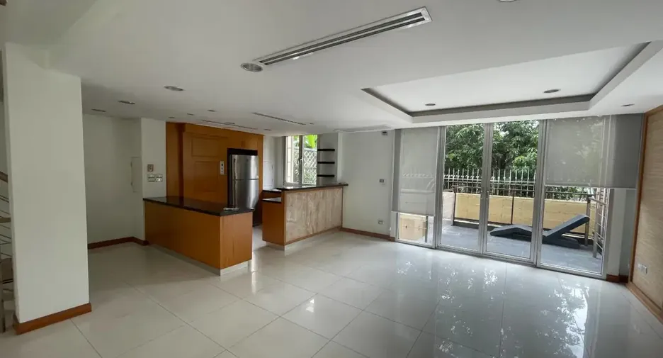 For sale そして for rent 3 Beds house in Yan Nawa, Bangkok