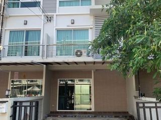 Casa adosada en venta de 3 habitaciones en Phra Nakhon, Bangkok